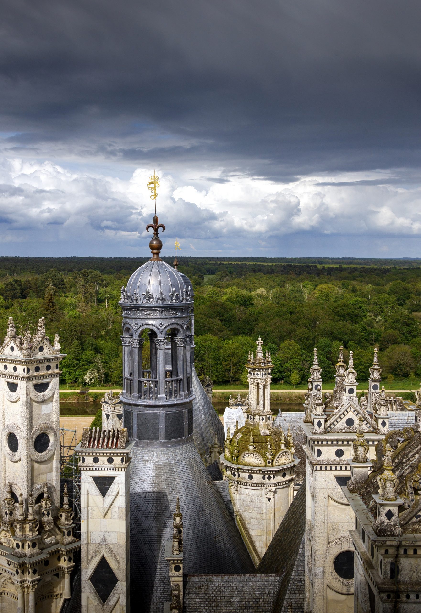 Majestic Château de Chambord mirrored in the calm waters on a clear day.